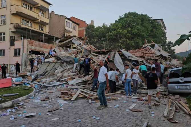 People remove the wreckage of a collapsed building following an earthquake in Sindirgi, northwest Turkey, Sunday, Aug. 10, 2025. (Bahadir Demirceviren/IHA via AP)