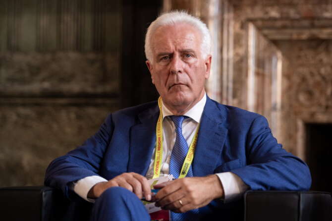 Salario minimo in Toscana, il governo Meloni fa la guerra a Giani alla vigilia delle elezioni e impugna la legge regionale