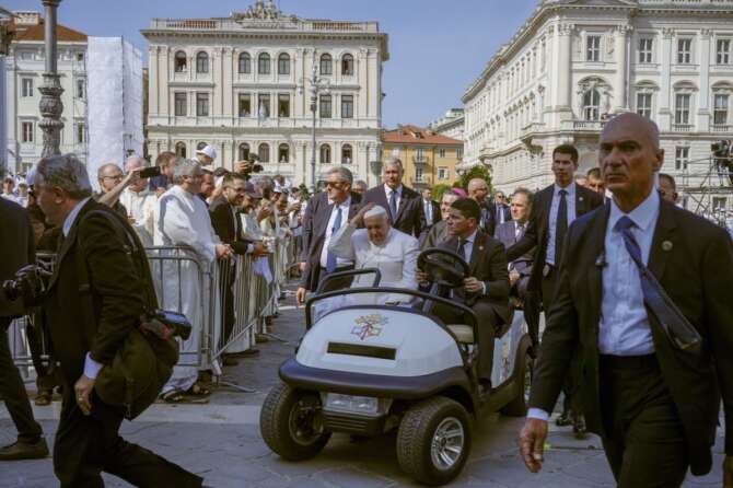 Un piano (sventato) per uccidere Papa Francesco a Trieste: arrestato sospetto terrorista turco dell’Isis-K