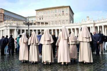Perché la Chiesa elogia Maria ma ignora le donne: aprire l’accesso a tutti i ruoli per la fede cattolica del futuro