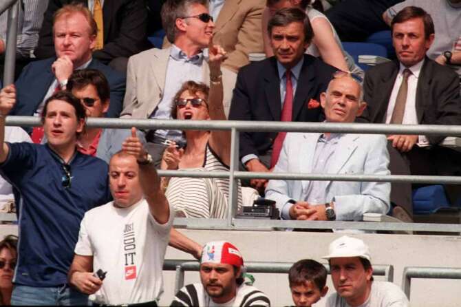 © WMP / LAPRESSE 24-06-1998 PARIGI SPORT – CALCIO MONDIALI FRANCIA 1998 – ITALIA – AUSTRIA NELLA FOTO: CLAUDIA CARDINALE E PASQUALE SQUITIERI