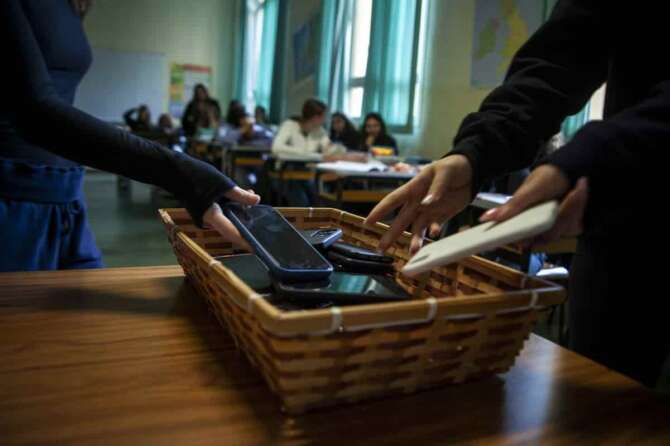 25-01-2023 Milano, Italia – Cronaca – Istituto Setti Carraro, cellulari in classe January 25, 2023 Milan Italy – News – Setti Carraro Institute, cell phones in the classroom