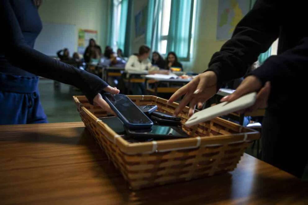 25-01-2023 Milano, Italia – Cronaca – Istituto Setti Carraro, cellulari in classe January 25, 2023 Milan Italy – News – Setti Carraro Institute, cell phones in the classroom