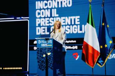 Del cattolicesimo non sa nulla, il disastro della Meloni a Rimini