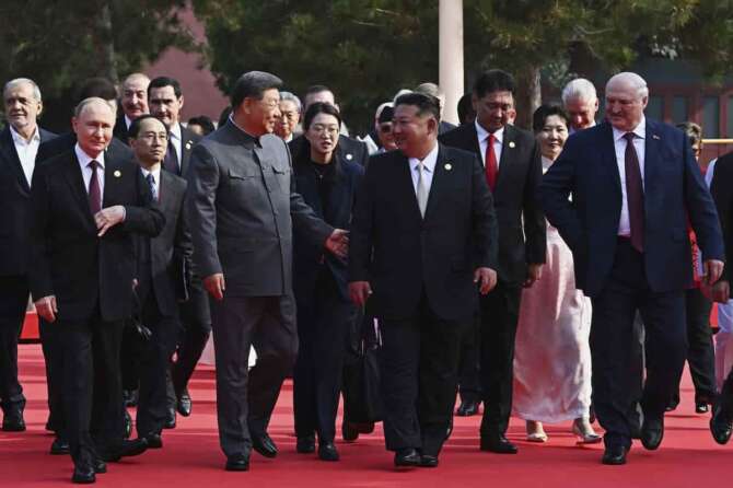 Front from left, Russian President Vladimir Putin, Chinese President Xi Jinping, North Korean leader Kim Jong Un and Belarusian President Alexander Lukashenko arrive at a military parade to commemorate the 80th anniversary of Japan’s World War II surrender in Beijing, China, Wednesday, Sept. 3, 2025. (Sergei Bobylev, Sputnik, Kremlin Pool Photo via AP) Associated Press/LaPresse