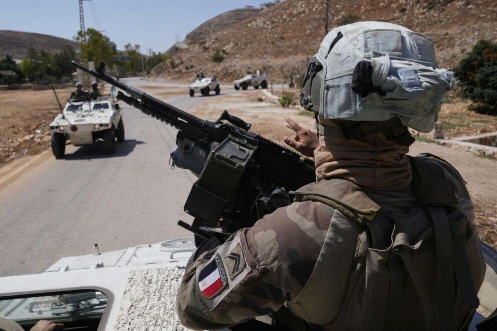 Israele attacca i caschi blu dell’Onu, la furia di Crosetto: “Non parlino di errore”