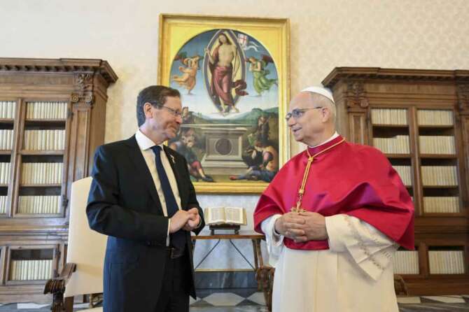 Foto Vatican Media/LaPresse 04 Settembre 2025 Città del vaticano Cronaca Papa Leone XIV riceve in udienza Isaac Herzog, Presidente dello Stato di Israele DISTRIBUTION FREE OF CHARGE – NOT FOR SALE