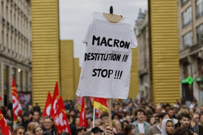 Crisi in Francia, per il movimento Blocchiamo tutto il responsabile è Macron