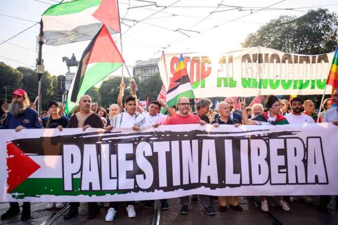 Manifestazione Sciopero per Gaza con partenza da piazza Cordusio – Milano, 19 Settembre 2025 (Foto Claudio Furlan/Lapresse) Protest march for Gaza starting from Piazza Cordusio – Milan, September 19, 2025 (Photo by Claudio Furlan/Lapresse)