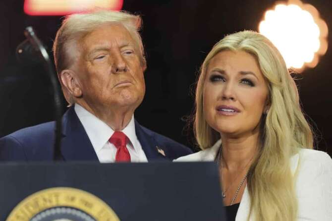 President Donald Trump, left, stands with Erika Kurk at the conclusion of a memorial for her husband, conservative activist Charlie Kirk, Sunday, Sept. 21, 2025, at State Farm Stadium in Glendale, Ariz. (AP Photo/Julia Demaree Nikhinson) Associated Press/LaPresse