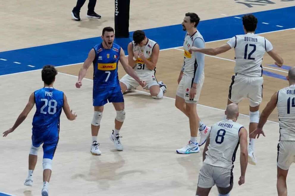 Team Italy celebrates after defeating Poland in their semifinal match at the 2025 FIVB Volleyball Men’s World Championship in Pasay city, Philippines on Saturday, Sept. 27, 2025. (AP Photo/Aaron Favila)
