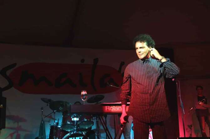 ©CRISTIANO LARUFFA/LAPRESSE 11/09/2003 SCANZANO IONICO (PO) SPETTACOLO LA FESTA ALLO “SMAILA’S” NELLA FOTO IL CANTANTE CHRISTIAN