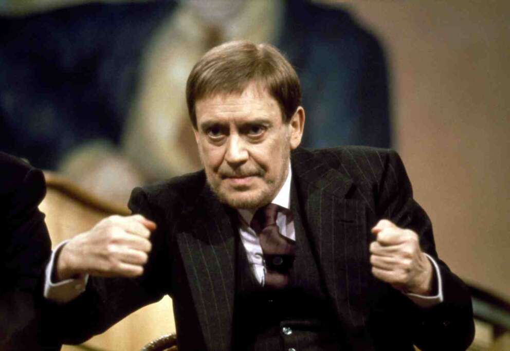 ©lapresse spettacolo teatro televisione Roma anni ’90 Carmelo Bene nella foto: l’attore e regista Carmelo Bene ospitedi un salotto televisivo