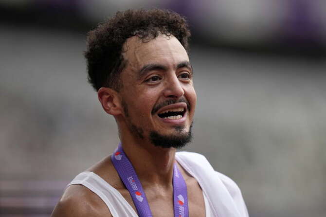 Chi è Iliass Aouani, bronzo nella maratona ai Mondiali di Tokyo: l’ingegnere dalle case popolari di Milano