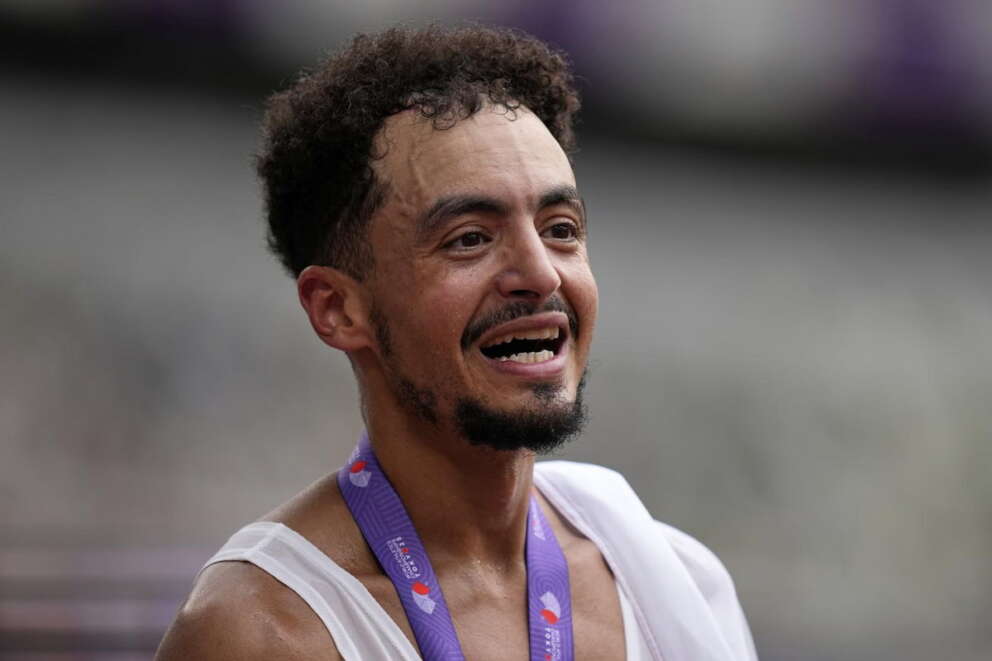 Chi è Iliass Aouani, bronzo nella maratona ai Mondiali di Tokyo: l’ingegnere dalle case popolari di Milano