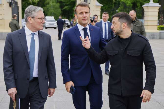 Volenterosi al tavolo con il coltello tra i denti: tanti e tutti divisi