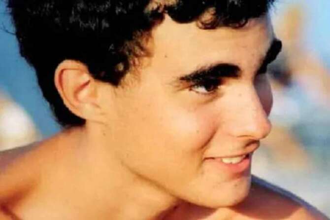 Vent’anni senza Federico Aldrovandi, ucciso dallo Stato che avrebbe dovuto proteggerlo