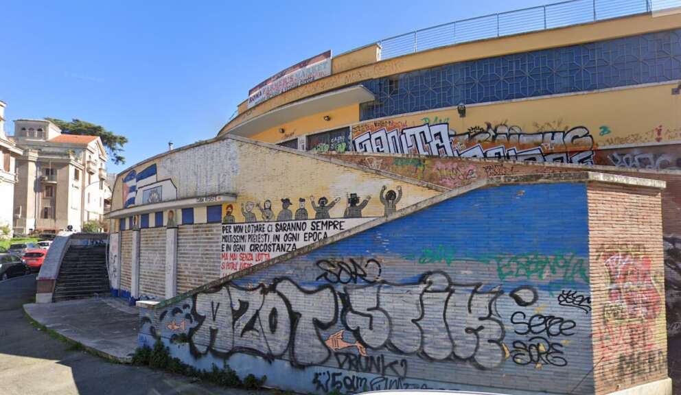 Roma, bomba carta contro il centro sociale della Garbatella: “Attaccati per la nostra militanza pro-Palestina”