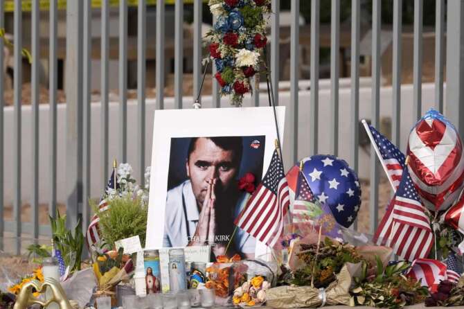 A makeshift memorial grows in size at the Turning Point USA headquarters after the shooting death at a Utah college last Wednesday of Charlie Kirk, the 31-year-old founder and CEO of the organization (AP Photo/Ross D. Franklin) 


Associated Press / LaPresse
Only italy and spain