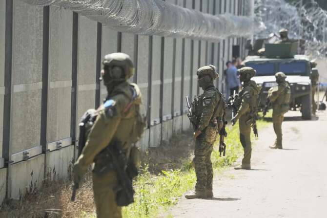 La Polonia schiera 40mila soldati al confine bielorusso, la reazione ai droni russi e all’esercitazione congiunta Mosca-Minsk