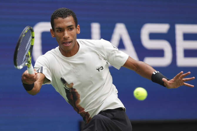 Chi è Felix Auger-Aliassime, rivale di Sinner nelle semifinali dello US Open: le origini, la fidanzata, la carriera