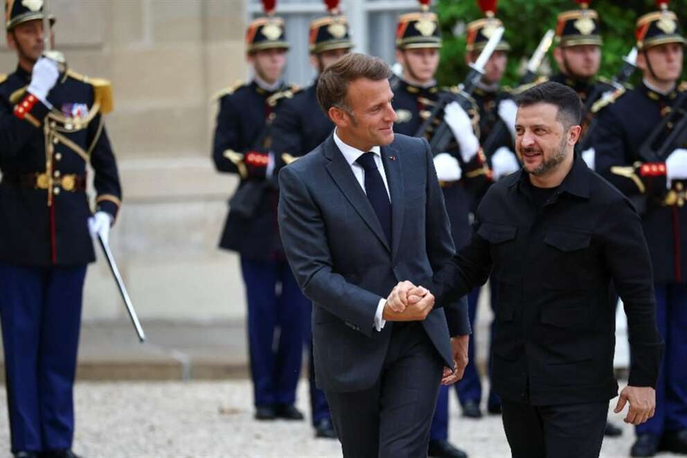 Cosa prevede il piano dei “Volenterosi” per l’Ucraina: sui soldati a Kiev è zuffa tra Macron e Meloni