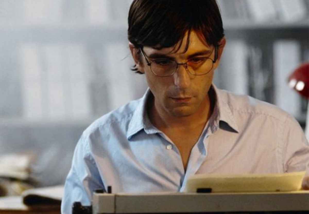 Perché Giancarlo Siani venne ucciso dalla Camorra: il martire del giornalismo che insegnò ai colleghi a non avere paura