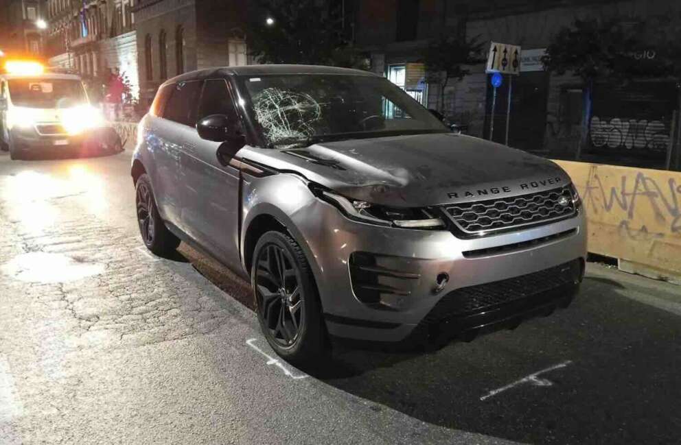 Napoli, studentessa Erasmus uccisa sulle strisce da un suv a Corso Umberto I: indagato 18enne, l’auto con targa prova