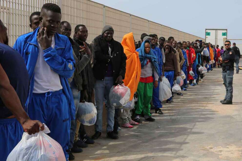 Muri, prigioni e deportazioni: la ricetta feroce dell’Europa contro i migranti