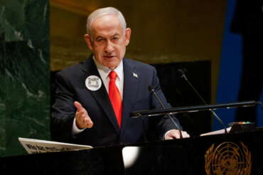 Show di Netanyahu tra fischi e aula deserta all’Onu, nega genocidio e fame a Gaza: “Riconoscere Palestina marchio di vergogna”
