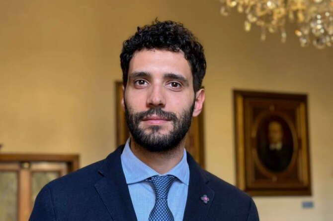 Ricatti e lettere anonime a Prato contro il consigliere FdI Tommaso Cocci: indagati per revenge porn due ex colleghi di partito