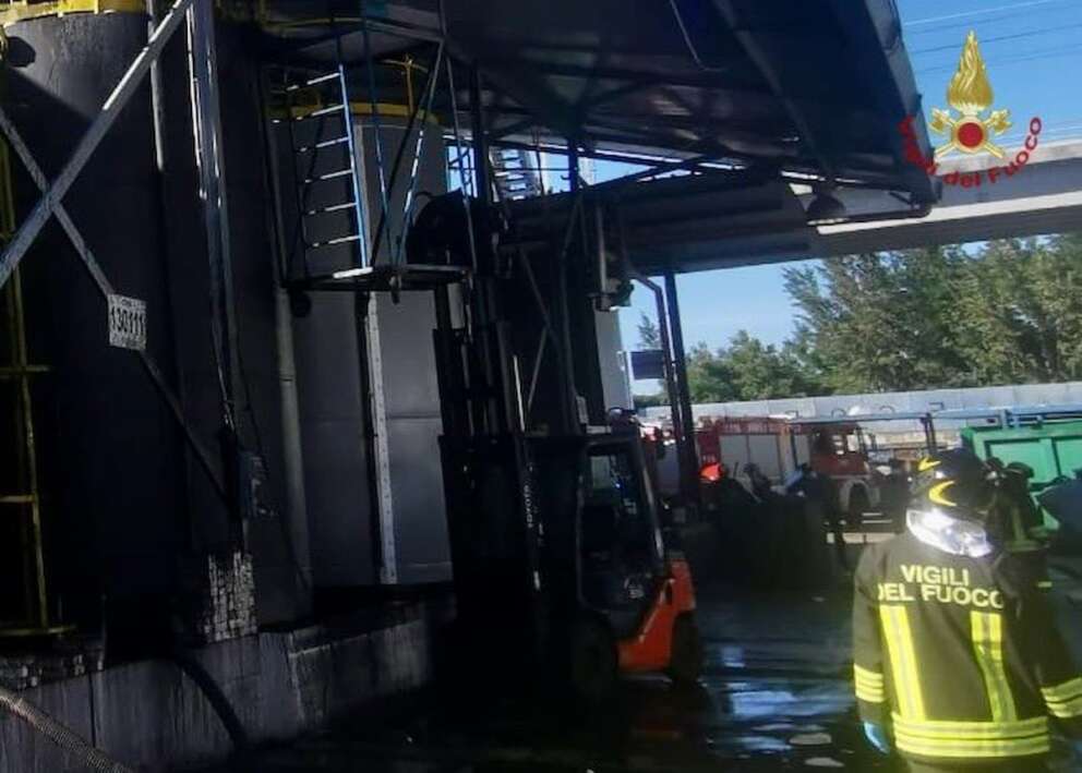 Strage a Marcianise, esplosione in azienda per il trattamento rifiuti: tre morti sbalzati in aria dallo scoppio