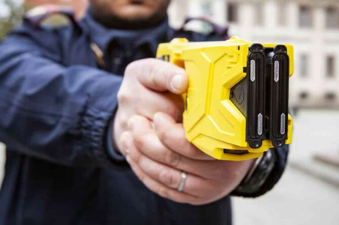 Foto LaPresse 14 Marzo 2022 Milano, Italia cronaca Presentazione Taser presso Questura Photo LaPresse March 14, 2022 Milan, Italy news Taser presentation at the Police Headquarters