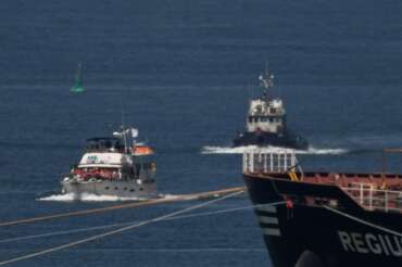 Israeli Navy vessels escort one of the boats from the civilian Gaza-bound flotilla Sumud after it was intercepted approaching the Gaza coast, toward the port of Ashdod, Israel, Thursday Oct. 2, 2025. (AP Photo/Leo Correa))

Associated Press/LaPresse