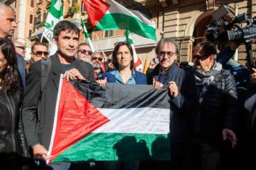 Sciopero Generale per Gaza, Manifestazione della CGIL, Roma, Angelo Bonelli, Nicola Fratoianni, Elly Schlein Venerdì 3 Ottobre 2025 (foto Valentina Stefanelli / LaPresse) General Strike for Gaza, CGIL Demonstration, Rome, Angelo Bonelli, Nicola Fratoianni, Elly Schlein Friday, October 3, 2025 (photo Valentina Stefanelli / LaPresse)