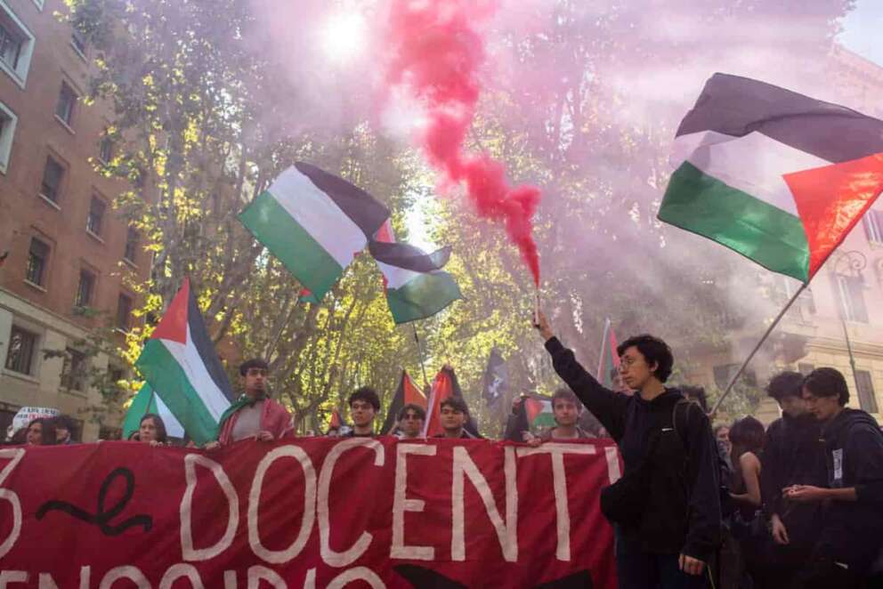 Sciopero Generale per Gaza, Manifestazione della CGIL e degli studenti, Roma, Venerdì 3 Ottobre 2025 (foto Valentina Stefanelli / LaPresse) General Strike for Gaza, Demonstration by the CGIL and Students, Rome, Friday, October 3, 2025 (photo Valentina Stefanelli / LaPresse)