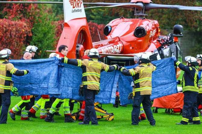 Emergency services stand next to a rescue helicopter in Herdecke, Germany, Tuesday, Oct. 7, 2025, after the newly elected mayor of Herdecke, Iris Stalzer, has been found critically injured in her apartment. (Alex Talash/dpa via AP) associated Press / LaPresse Only taly and spain