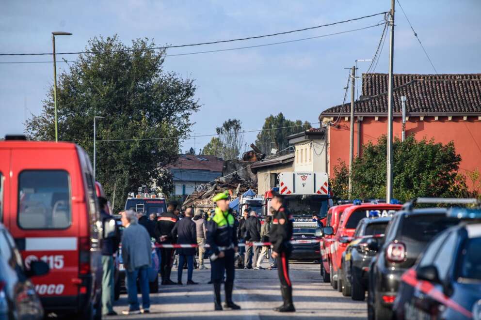 Verona, esplosione durante sgombero: tre carabinieri morti