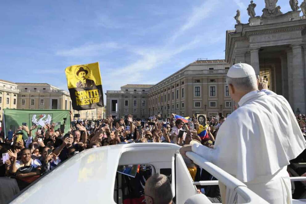 Foto Vatican Media/LaPresse 19/10/2025 Citta’ del Vaticano, Vaticano Cronaca Nella foto : Papa Leone XIV Santa Messa e canonizzazioni DISTRIBUTION FREE OF CHARGE – NOT FOR SALE