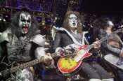 Morto Ace Frehley, chitarrista e fondatore dei Kiss: icona del rock, aveva 74 anni