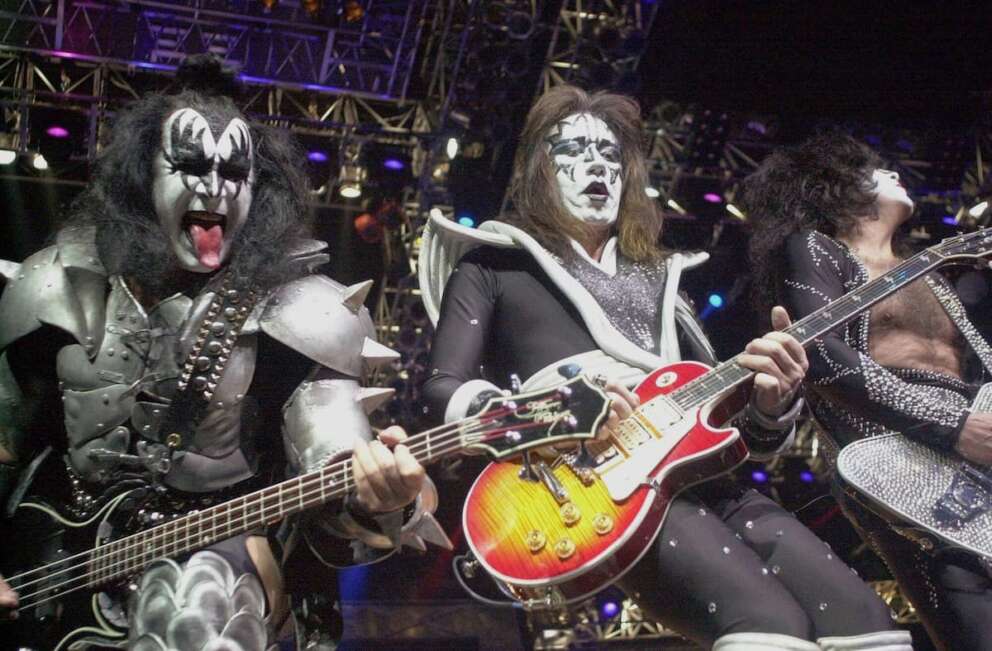 Morto Ace Frehley, chitarrista e fondatore dei Kiss: icona del rock, aveva 74 anni