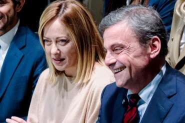 Calenda svolta a destra, a Lucca Azione entra nella giunta Pardini (sostenuta da CasaPound): segnali di avvicinamento a Meloni?