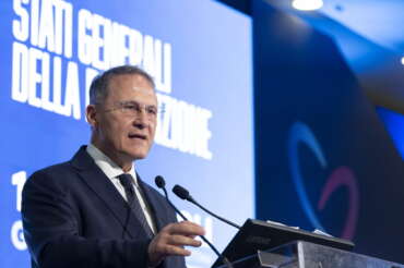 Regionali in Campania, Fratelli d’Italia annuncia Cirielli candidato: strappo con Forza Italia, il meloniano “congelato”