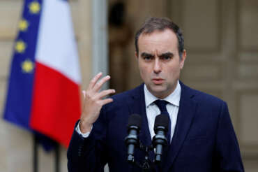 Crisi in Francia, Lecornu tenta di uscire dall’angolo: possibile rimpasto e “governo di scopo” per evitare il nuovo voto