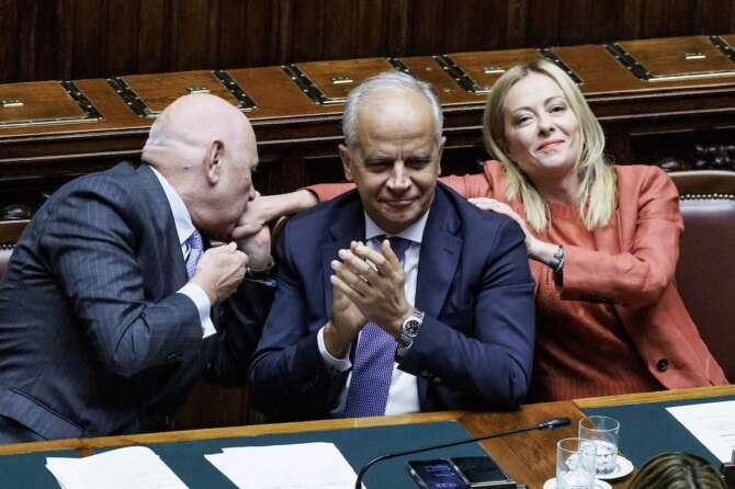 Caso Almasri, la Camera vota lo “scudo” contro il processo a Nordio, Piantedosi e Mantovano: franchi tiratori a sinistra