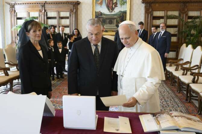 Orban, l’incontro con Papa Leone e le picconate: “Europa non conta nulla. Trump su Putin sbaglia, gli farò togliere sanzioni”