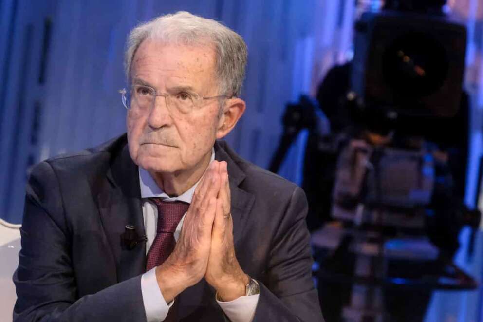 L’ex Presidente del Consiglio Romano Prodi ospite della trasmissione ‘otto e mezzo’ condotta da Lilly Gruber in onda su La7 a Roma, Venerdì 24 Ottobre 2025 (foto Mauro Scrobogna / LaPresse) Former Prime Minister Romano Prodi guest on the programme ‘otto e mezzo’ hosted by Lilly Gruber on La7 in Rome, Friday October 24 2025 (foto by Mauro Scrobogna / LaPresse)