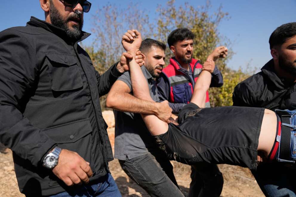 Nessuno ferma lo squadrismo degli israeliani: così i coloni stanno mettendo a ferro e fuoco la Cisgiordania