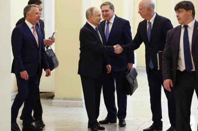 Vyacheslav Prokofyev, Sputnik, Kremlin Pool Photo via AP, File


Associted Press / LaPresse
Only italy and spain