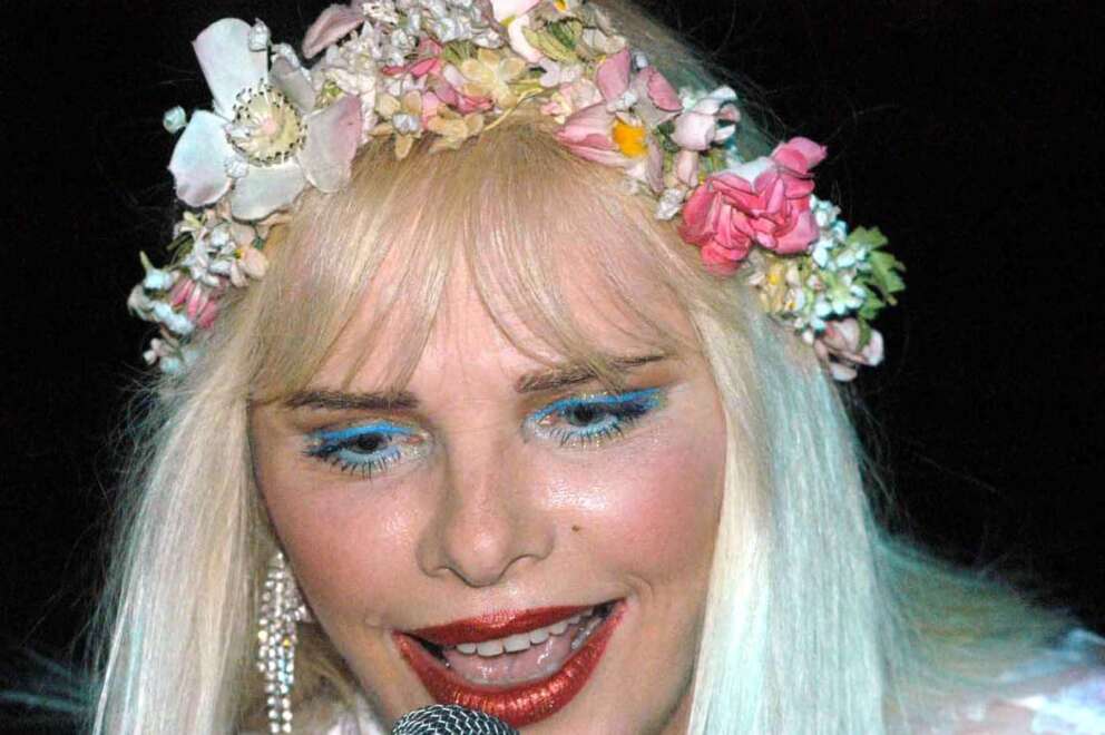 Stretta sui siti per adulti, torneremo all’epoca dei giornaletti con Cicciolina?